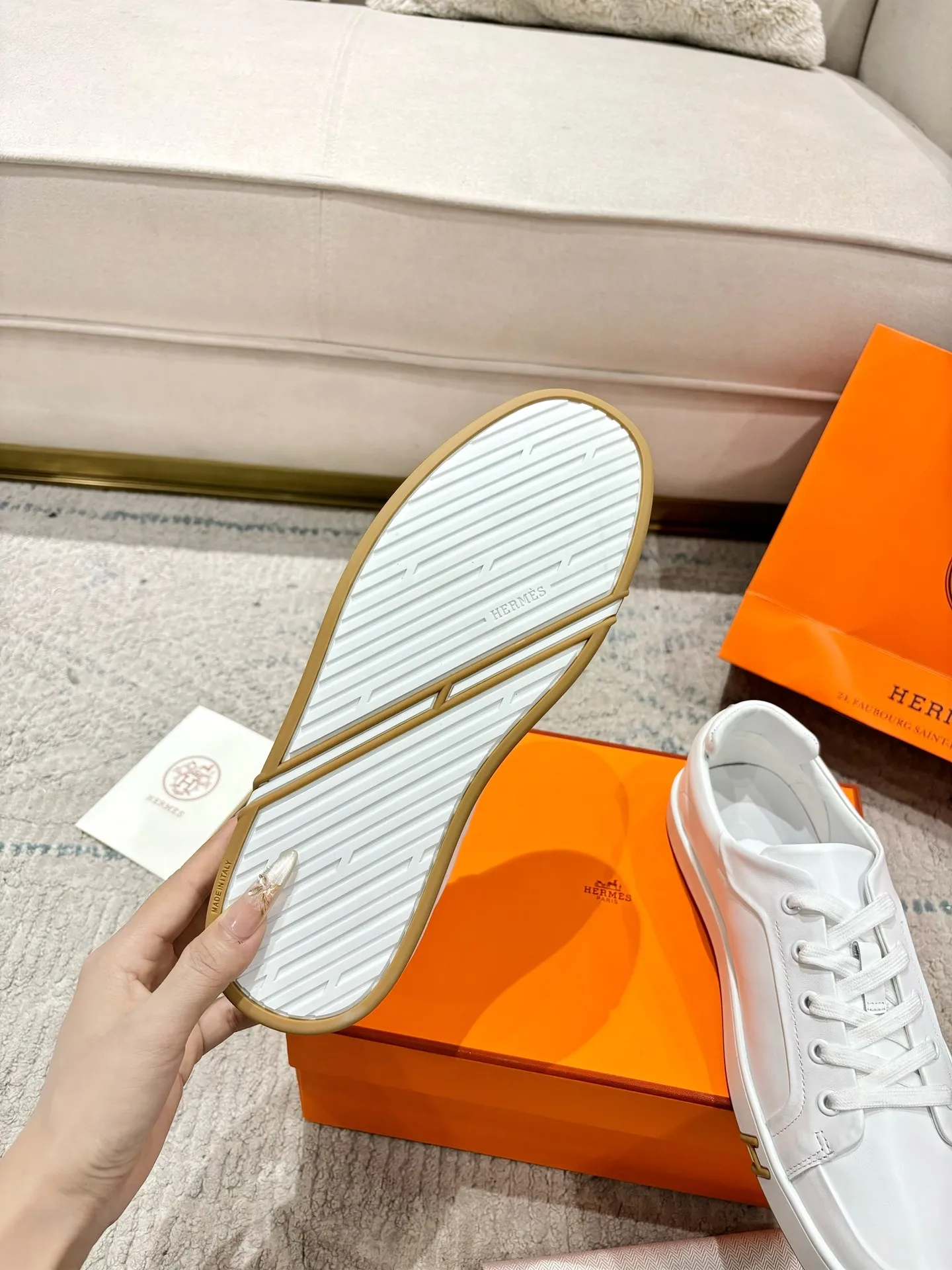 👟👟Ex-factory price 640👟👟 Men's model ➕10 Hermes·Hermès 2025ss new Lucky series men's leather loafers casual sports shoes for women Top version 🔝Original purchase, development and production👍🏻 This Hermès sports shoe is made of calfskin and suede goatskin, with iconic "H" details on the side, creating a dynamic and fashionable style. 💘 💜Material: original imported first-layer cowhide 💛Inner lining: original customized soft sheepskin 💚Sole: original molded non-slip TPU outsole ❤️Sole thickness: about 2.5cm 🤍Number of yards: 35-45👣 (40 for women and 45 for men, custom-made and non-refundable